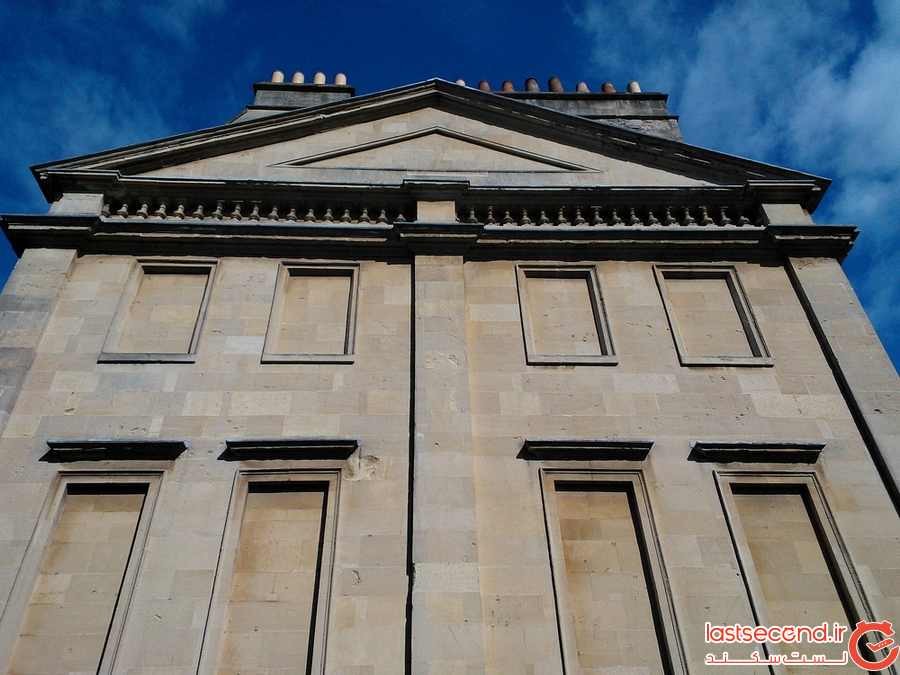 چرا بسیاری از ساختمان های تاریخی در انگلستان پنجره های خود را با آجر پوشانده اند؟
